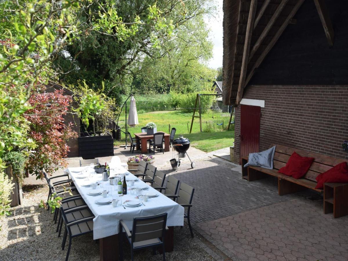 Quaint Farmhouse near River in Oosterwijk Leerdam Buitenkant foto