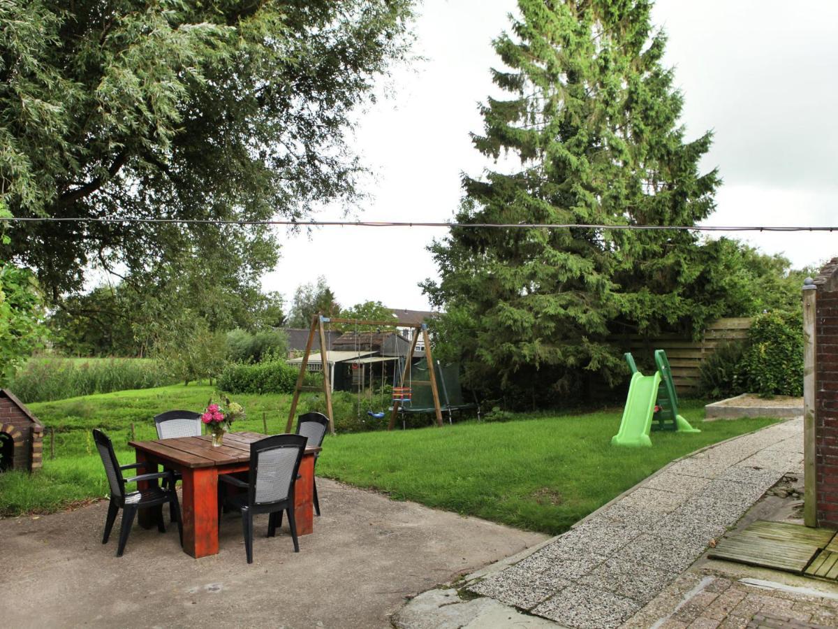 Quaint Farmhouse near River in Oosterwijk Leerdam Buitenkant foto
